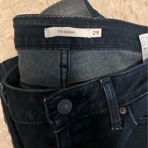 711 women’s Levi’s 29